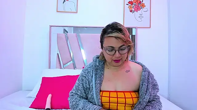 DariaLuca online show from 04.24.26