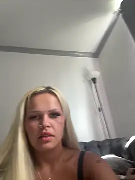 Snapshot of BlondeMilfXo chatting on 06.05.26 BlondeMilfXo online show from 06.05.26