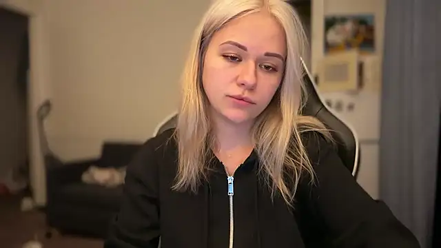 Snapshot of Leylia_Lily chatting on 04.10.26 Leylia Lily online show from 04.10.26