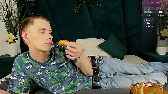 Snapshot of Erick_Wilson chatting on 10.26.25 Erick Wilson online show from 10.26.25