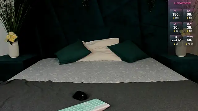 Snapshot of Erick_Wilson chatting on 11.18.25 Erick Wilson online show from 11.18.25