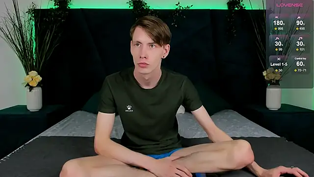 Snapshot of Erick_Wilson chatting on 11.25.25 Erick Wilson online show from 11.25.25