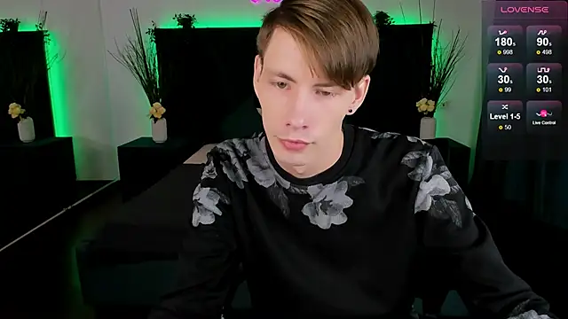 Snapshot of Erick_Wilson chatting on 11.26.25 Erick Wilson online show from 11.26.25