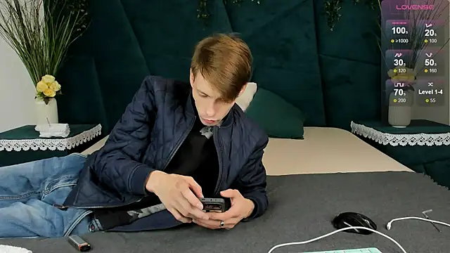 Snapshot of Erick_Wilson chatting on 11.30.25 Erick Wilson online show from 11.30.25