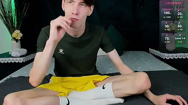 Snapshot of Erick_Wilson chatting on 12.05.25 Erick Wilson online show from 12.05.25