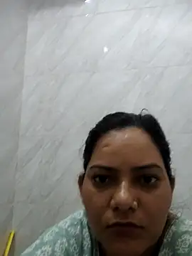 Anushka Singh0 online show from 07.18.26