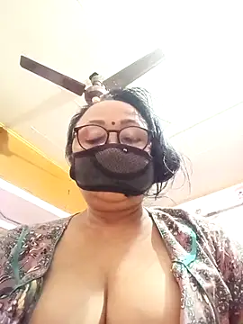 Snapshot of Hot-Mou11 chatting on 04.01.26 Hot-Mou11 online show from 04.01.26