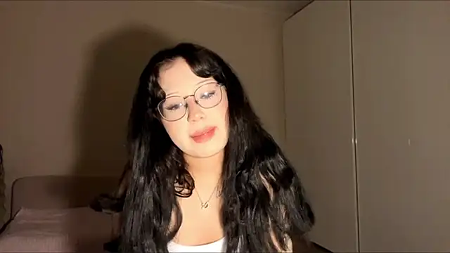 KateGlowee online show from 02.21.26