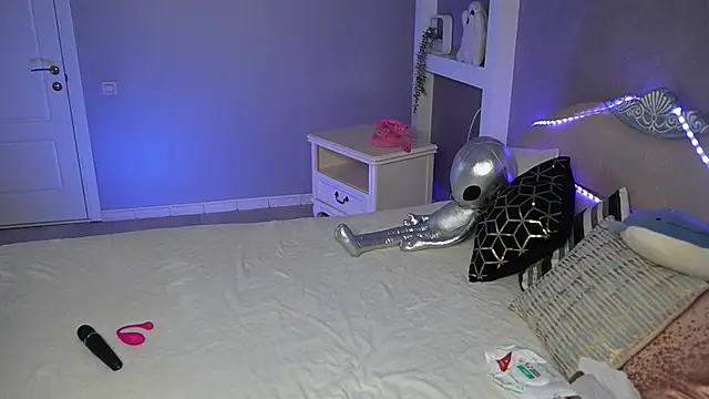 AlisMil online show from 02.19.26