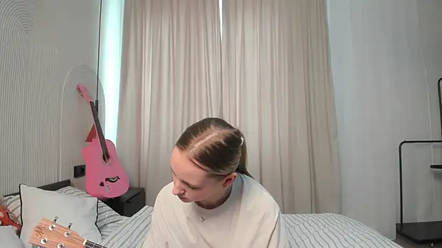 TraceeRebollar online show from 03.05.26