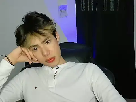 Snapshot of leotnk chatting on 03.10.26 leotnk online show from 03.10.26