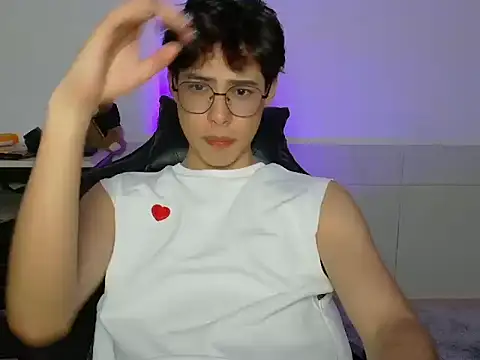 Snapshot of leotnk chatting on 04.09.26 leotnk online show from 04.09.26