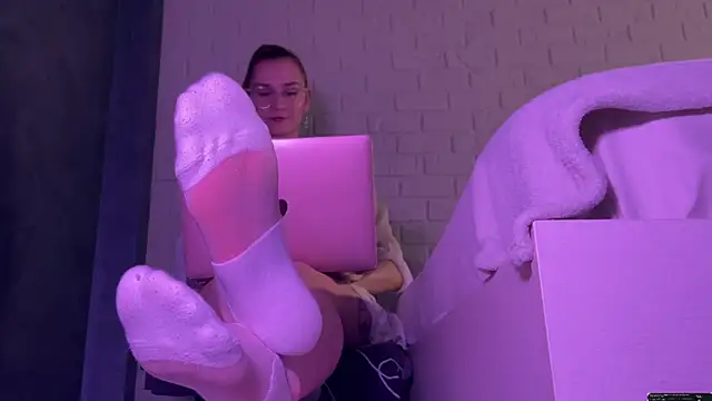 missmiroslava online show from 04.25.26