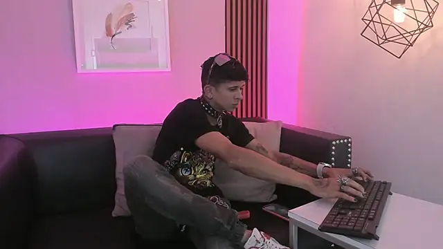 Maximoking26 online show from 07.17.26