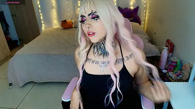 maliciaXpoison online show from 04.30.26
