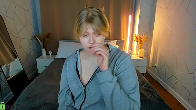 luna c0ra online show from 02.28.26