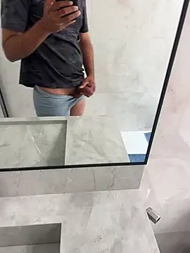Snapshot of twink231 chatting on 04.12.26 twink231 online show from 04.12.26