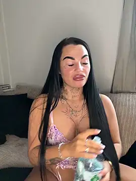 Snapshot of Darkfantisyx chatting on 03.12.26 Darkfantisyx online show from 03.12.26