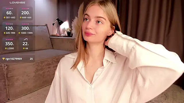 Snapshot of Rosa_Munoz chatting on 07.18.26 Rosa Munoz online show from 07.18.26