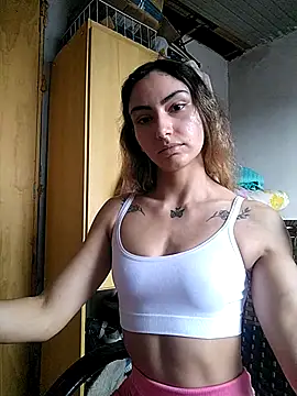 Larinhacat online show from 02.17.26