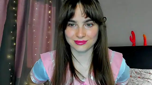 Snapshot of megann_fox2 chatting on 05.05.26 megann fox2 online show from 05.05.26