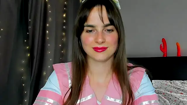 Snapshot of megann_fox2 chatting on 05.09.26 megann fox2 online show from 05.09.26