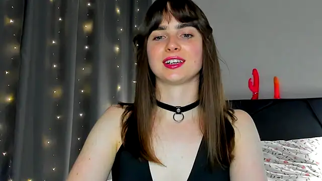 Snapshot of megann_fox2 chatting on 05.12.26 megann fox2 online show from 05.12.26