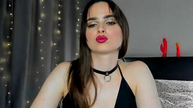 Snapshot of megann_fox2 chatting on 05.21.26 megann fox2 online show from 05.21.26