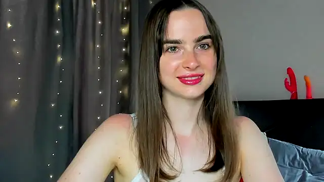 Snapshot of megann_fox2 chatting on 06.05.26 megann fox2 online show from 06.05.26