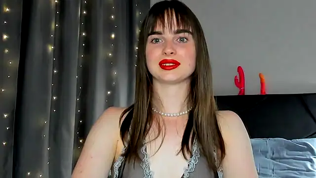 Snapshot of megann_fox2 chatting on 06.15.26 megann fox2 online show from 06.15.26