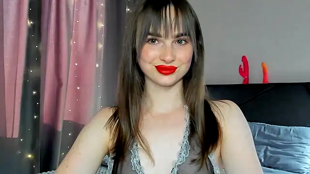 Snapshot of megann_fox2 chatting on 06.17.26 megann fox2 online show from 06.17.26