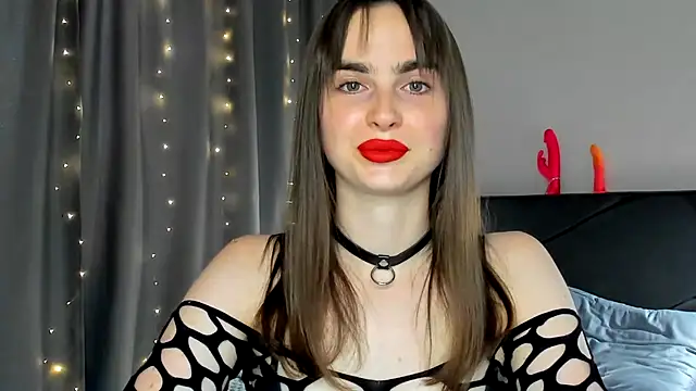 Snapshot of megann_fox2 chatting on 06.19.26 megann fox2 online show from 06.19.26