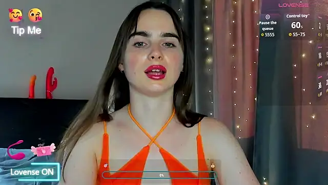Snapshot of megann_fox2 chatting on 06.28.26 megann fox2 online show from 06.28.26