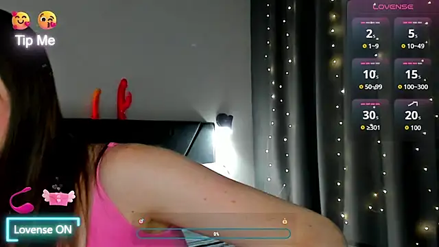 Snapshot of megann_fox2 chatting on 07.06.26 megann fox2 online show from 07.06.26
