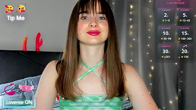 Snapshot of megann_fox2 chatting on 07.08.26 megann fox2 online show from 07.08.26