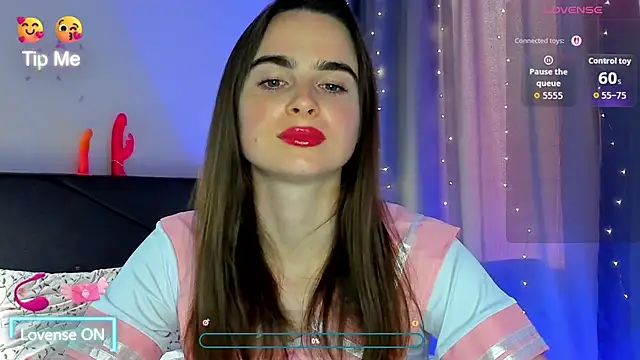 Snapshot of megann_fox2 chatting on 07.13.26 megann fox2 online show from 07.13.26