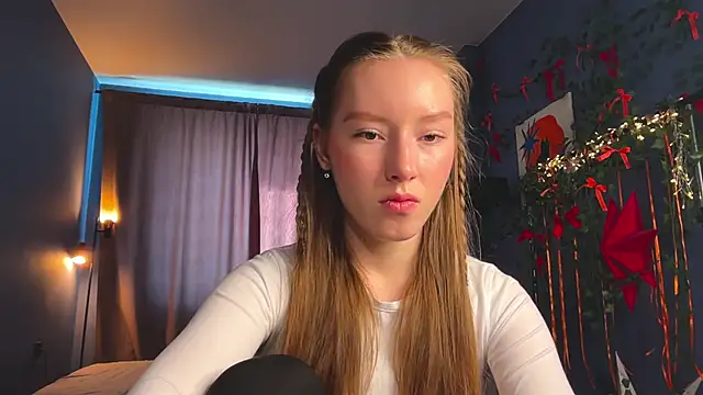 Snapshot of Anna_Kare chatting on 03.08.26 Anna Kare online show from 03.08.26