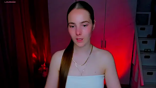 Maddy Wood  online show from 06.08.26