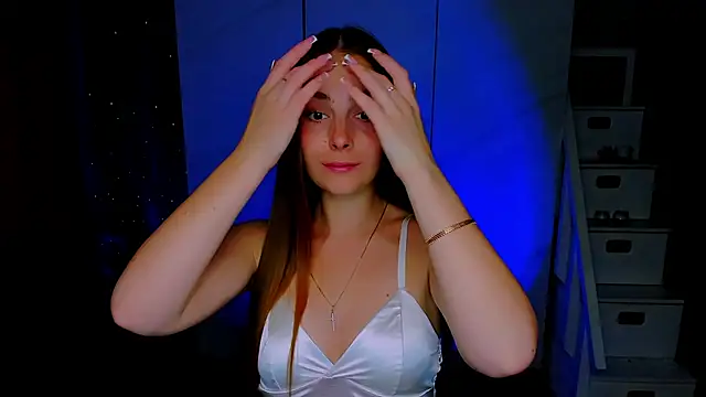 Maddy Wood  online show from 08.02.26