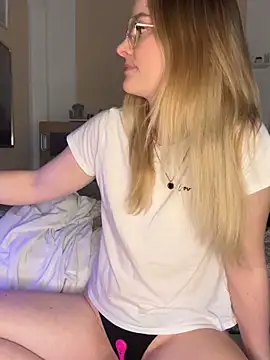 melanieTesss online show from 04.25.26