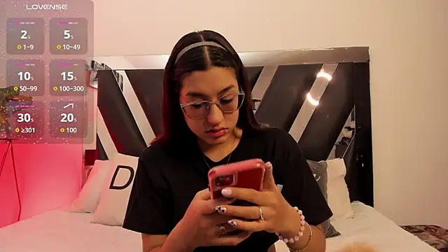 Mia Iron online show from 05.03.26