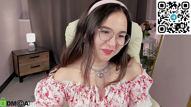 Snapshot of leylamirage chatting on 02.20.26 leylamirage online show from 02.20.26