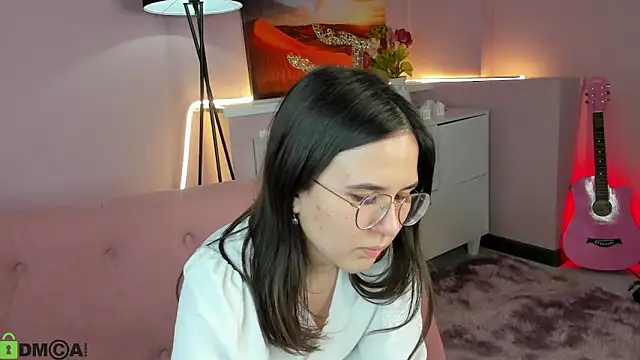 Snapshot of leylamirage chatting on 03.13.26 leylamirage online show from 03.13.26