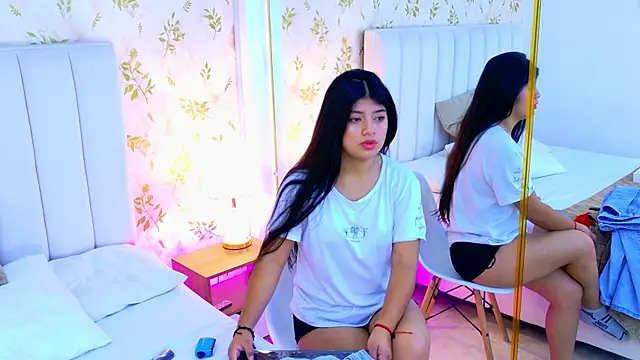 Khloe Moon online show from 04.25.26
