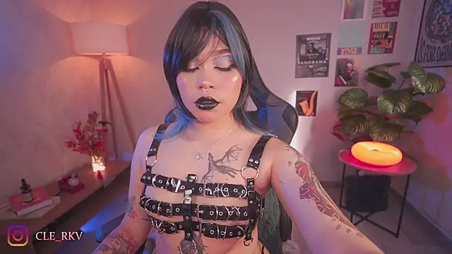 violette clerk1  online show from 06.05.26