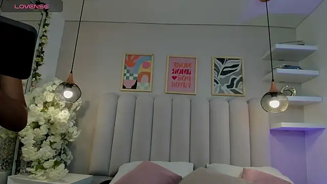 Mia Bailey  online show from 04.20.26