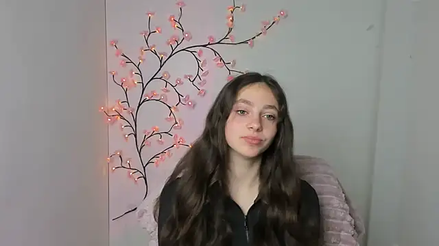 KissMeJulia online show from 05.03.26