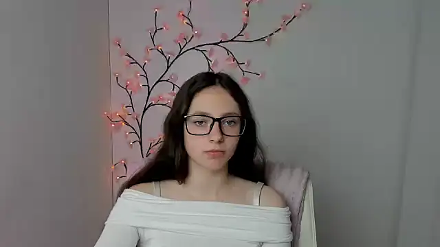KissMeJulia online show from 05.04.26