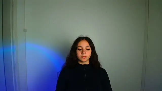 KissMeJulia online show from 05.13.26