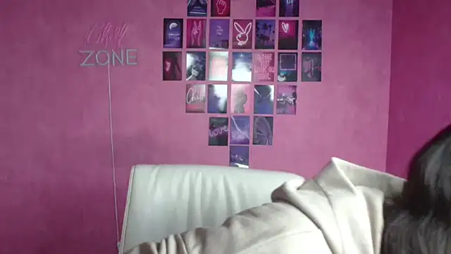 KissMeJulia online show from 05.15.26